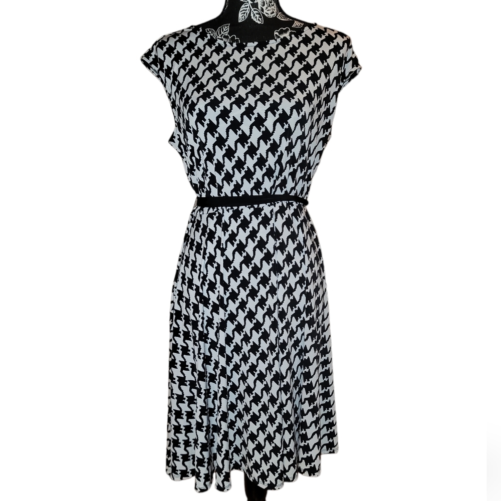 Womens Black and white geometric aline dress size 12/14
